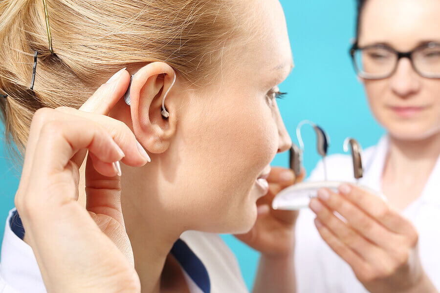 How a Professional Customizes a Hearing Aid to Fit